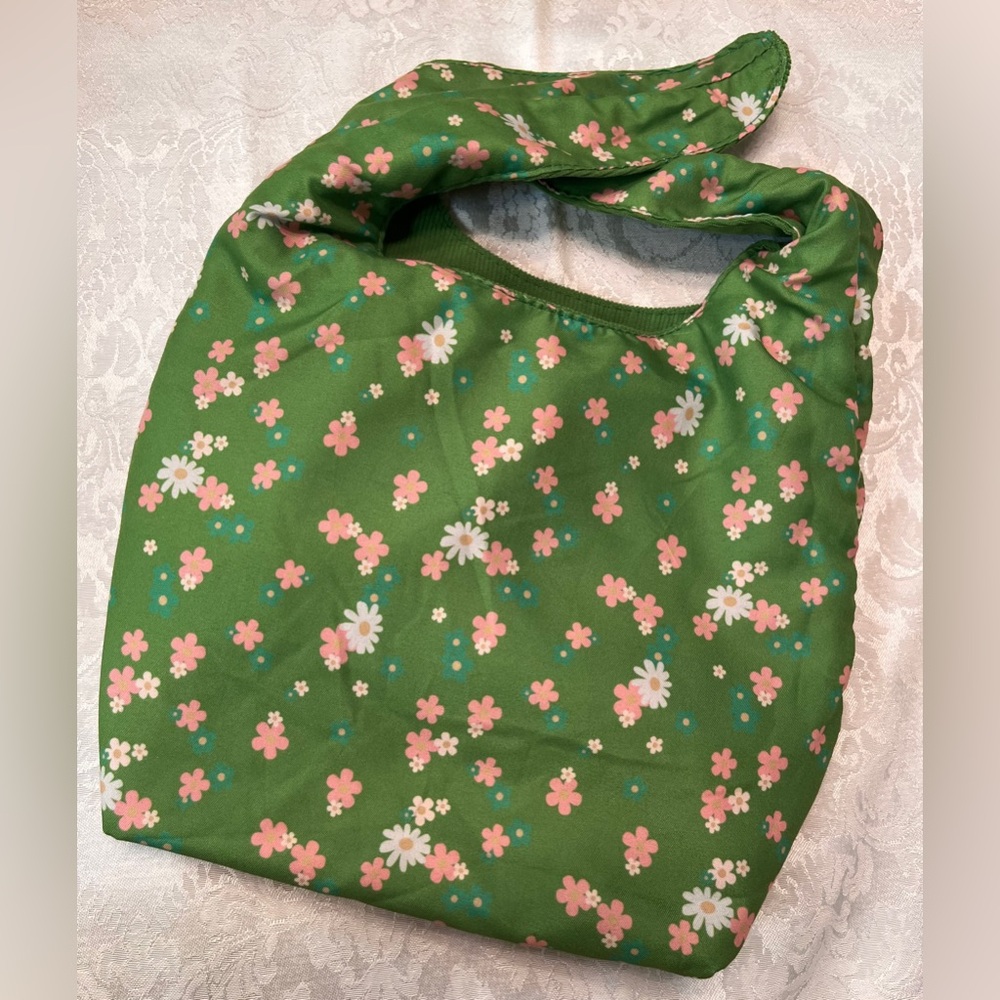 Marc Jacobs Corduroy and Fabric Reversible Daisy Wild Tie Pouch - Picture 9 of 10